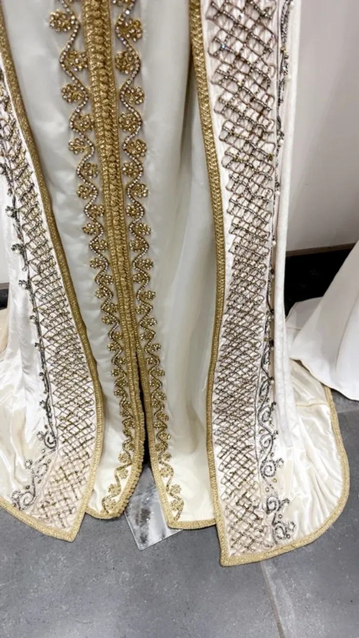 Magnifique caftan en liquidation. Profitez-en ! - photo numéro 6