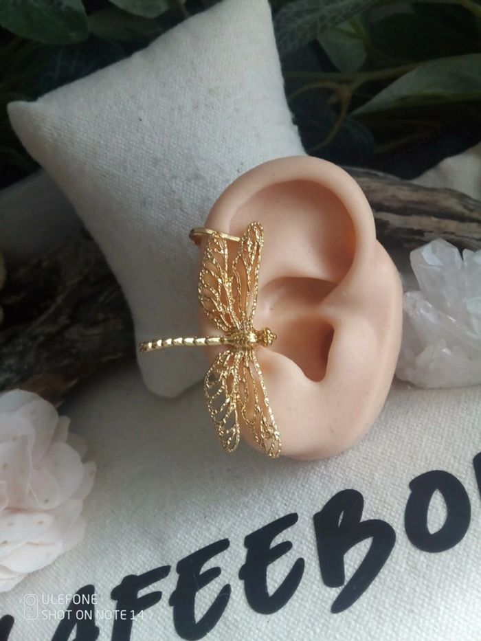 Clip oreille/ boucle d'oreille libellule dorée