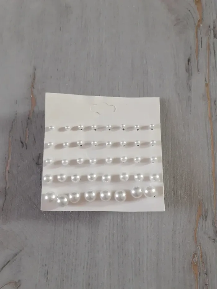 Lot boucles d'oreilles blanches