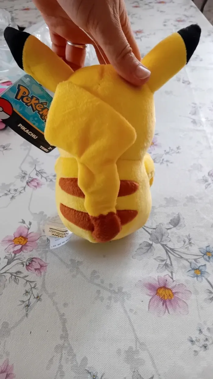 Peluche pikachu - photo numéro 4