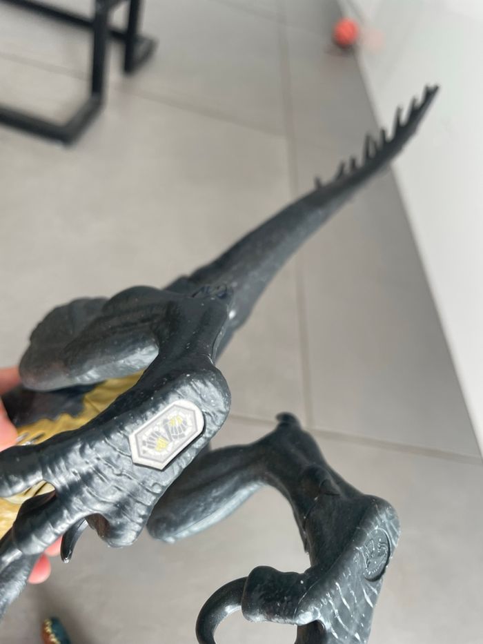 Lot de 2 dinosaures Jurassic World Figurine  Piles à change - photo numéro 6