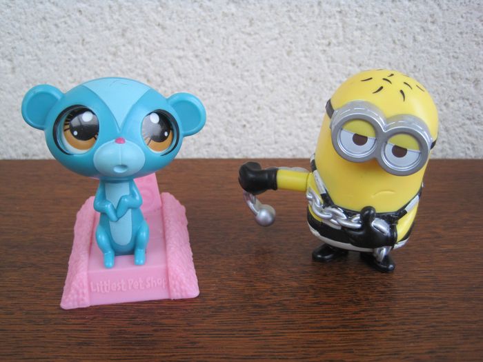 lot de figurines Mc Donald's LPS Super Mario Minion Schtroumpfs - photo numéro 3