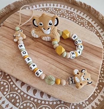 attache tétine disney