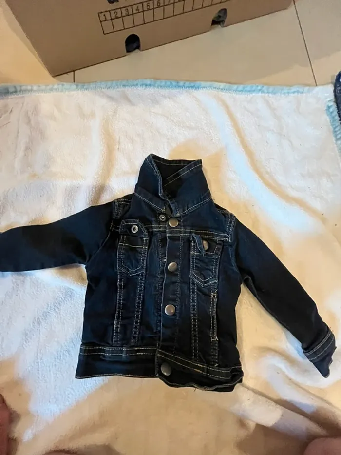 Veste en jean taille 6 mois