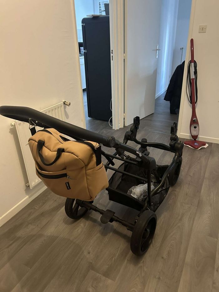 Poussette duo à vendre très peu utilisée encore les assises emballées - photo numéro 3
