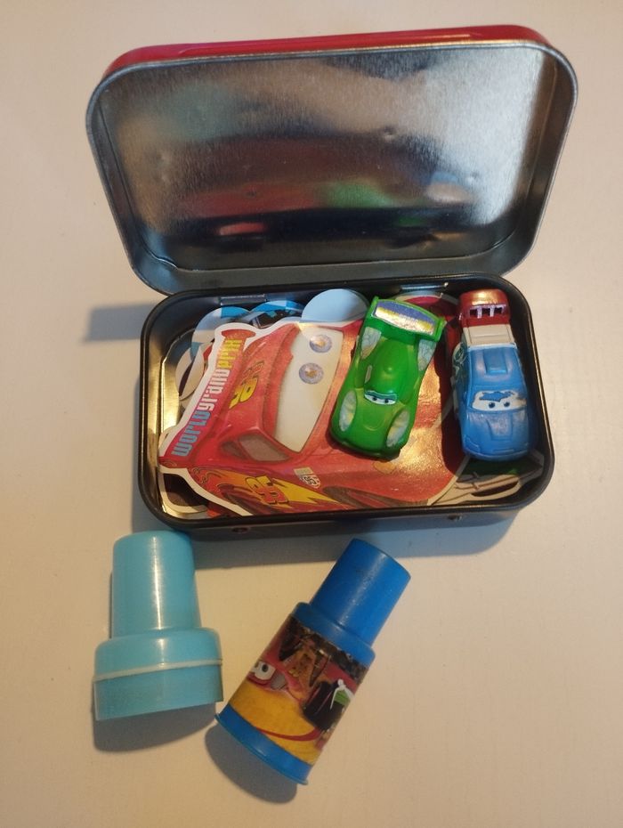 Peti boite cars avec stickers et accessoires - photo numéro 10