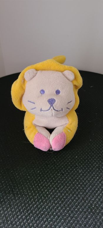 Doudou hochet lion jaune couché BEBE CONFORT
