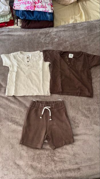 Lot 2 t-shirts + 1 short
