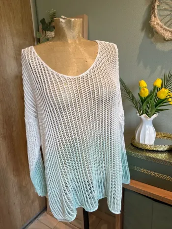 Joli pull à trous femme dégradé