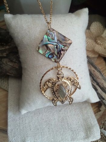 Collier tortue labradorite et ormeaux