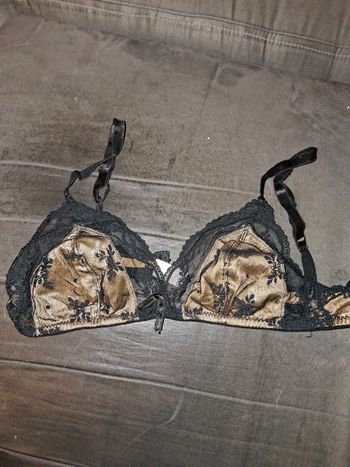 Soutien-gorge triangle DIM – Dentelle noire & Doré – 85B