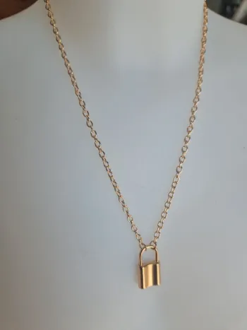 Collier fantaisie doré pendentif cadenas