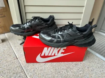 Chaussures baskets homme Nike v2k run taille 47