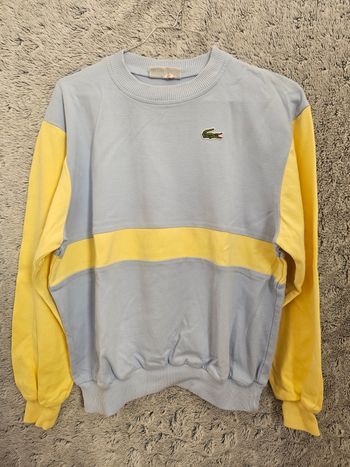 Sweat vintage jaune et bleu de chez Lacoste