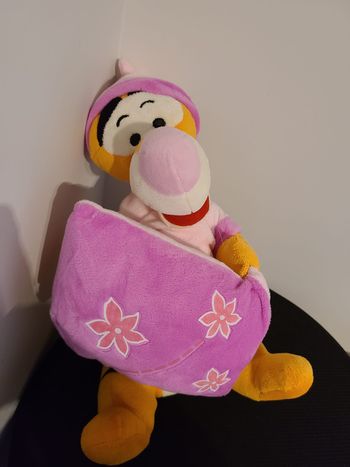 Peluche winnie l'ourson Tigrou en pyjama avec oreiller disney