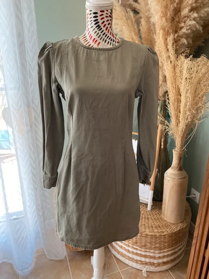 Robe collante
