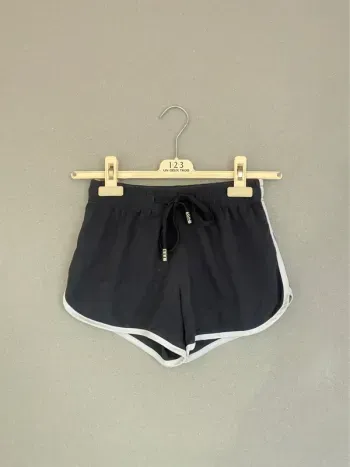 Short noir et blanc