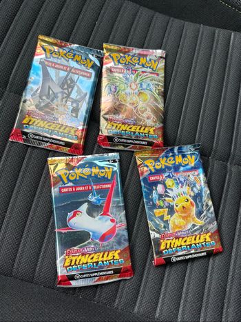 Pokémon Artset 4 Boosters Écarlate et Violet Étincelles Déferlantes TCG NEUF scellés cartes à collectionner