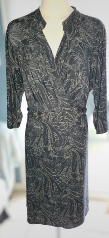 Élégante robe paisley à manches 3/4 – Tendance et Chic