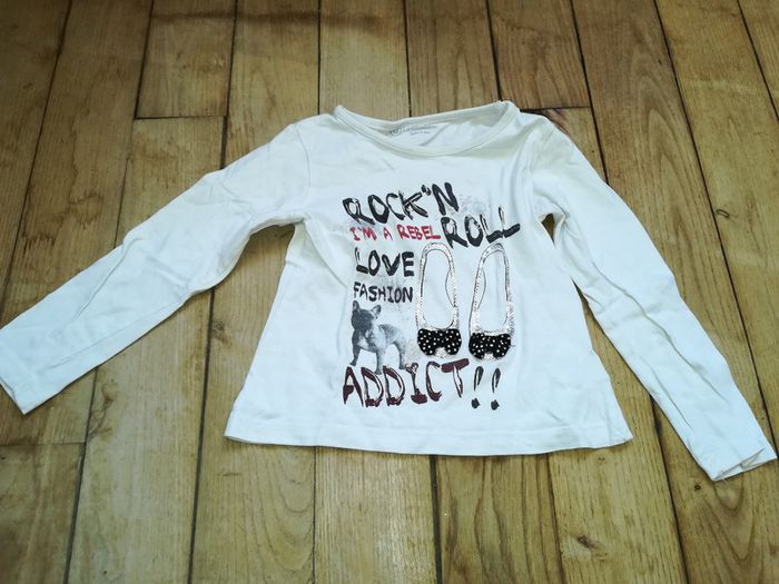 Joli tee shirt manches longues blanc à motif TBE taille 3 ANS 2,50€