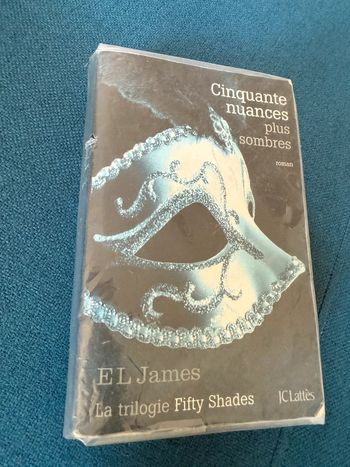 Livre roman Grand format Cinquante nuances plus sombres 50 Fifty Shades JC Lattes