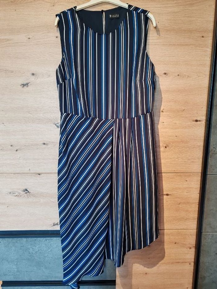 Robe rayée asymétrique