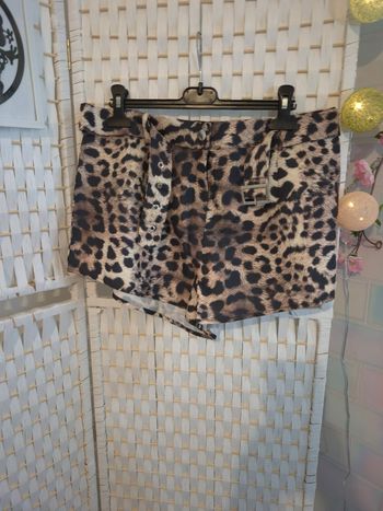 Joli short Boohoo léopard avec ceinture femme T42 
