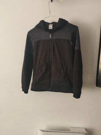 Veste zippée à capuche