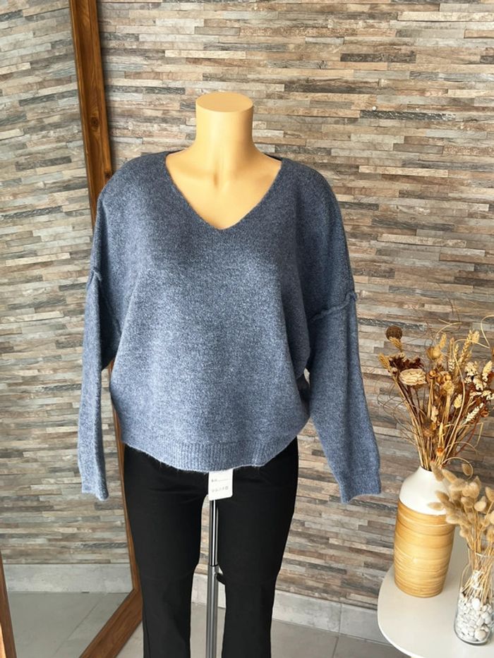 Pull bleu gris avec laine et coutures apparentes - photo numéro 2