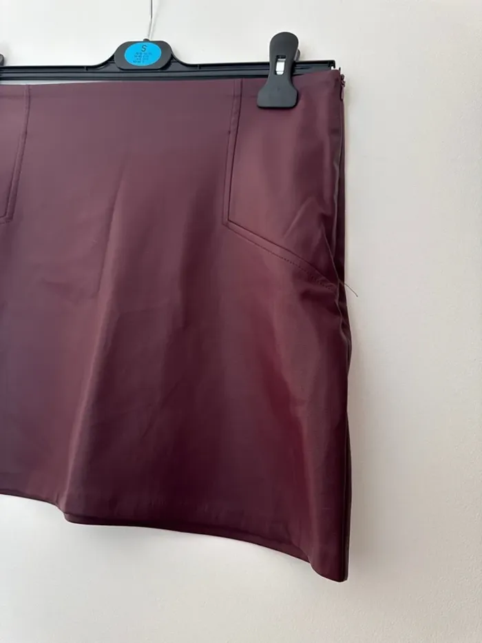 Minijupe en similicuir synthétique bordeaux Primark - photo numéro 2