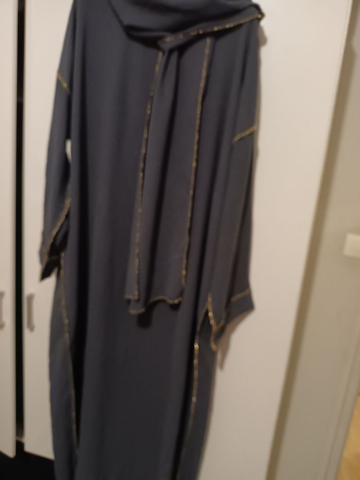 Robe avec foulard intégrer neuves - photo numéro 2