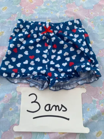 Très beau short léger 3 ans