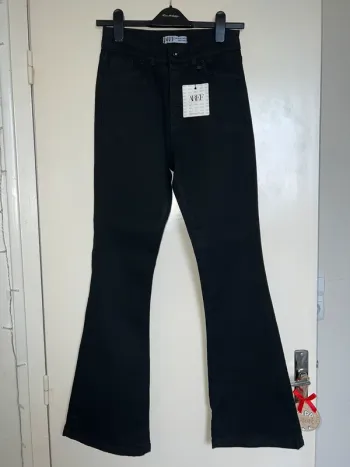 Jean évasé noir T38 Neuf 🖤