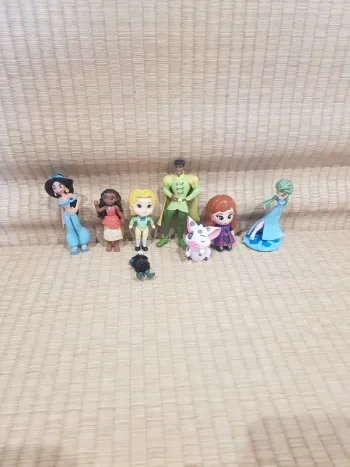 Lot de 8 figurines Disney