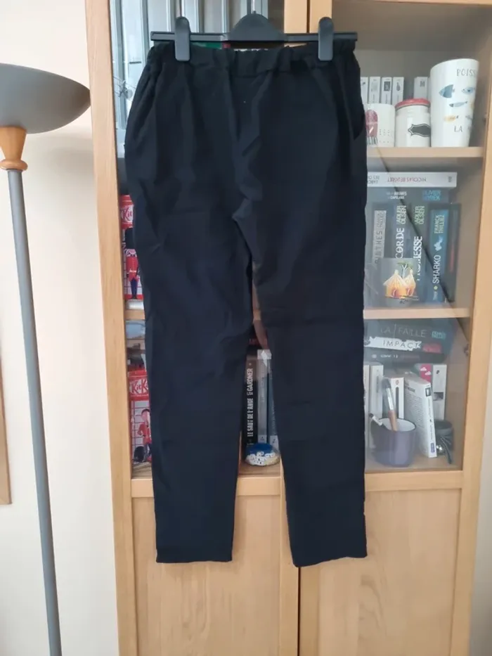 Pantalon noir  hyper strech taille 42 - photo numéro 2