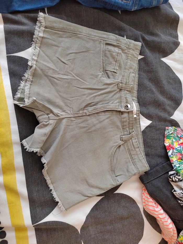 Short fille