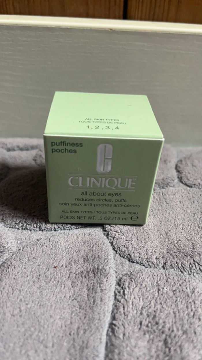 Soin yeux anti poches anti cernes clinique
