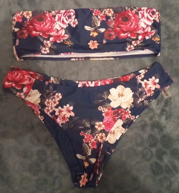 Maillot de bain deux pièces à fleurs
