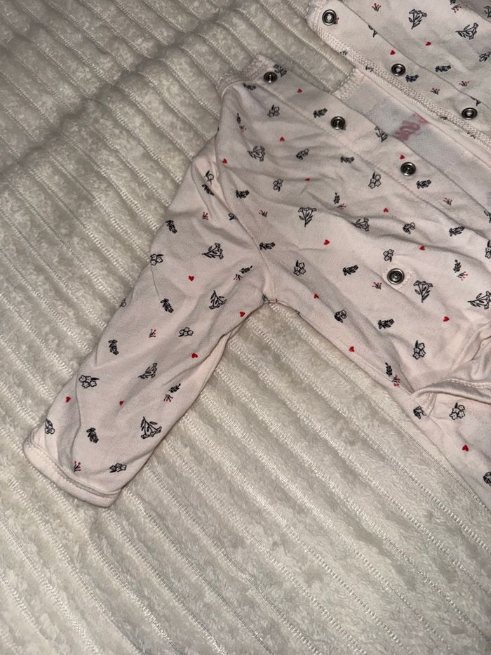 Pyjama coton - fleuries et beige - fille - Kiabi - 6 mois - excellent état - photo numéro 9