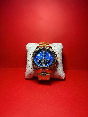 montre Geneva doré avec cadran bleu stylisé à quartz pour hommes