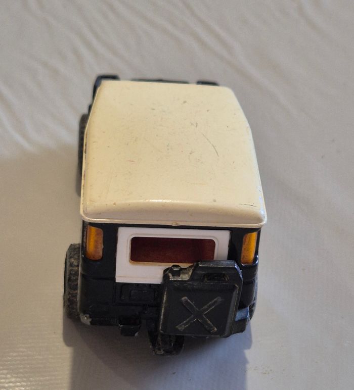 Majorette Toyota 4x4 olympic jumping 1/36 véhicule miniature - photo numéro 4