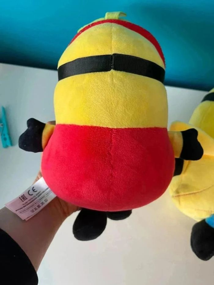 2 peluches minions 30 cm environ - photo numéro 5