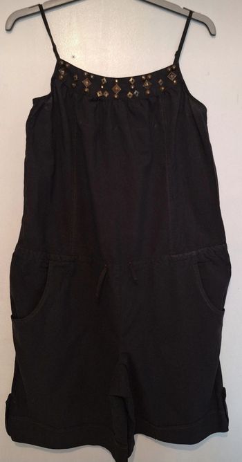 Combishort noir avec des petits bijoux au col