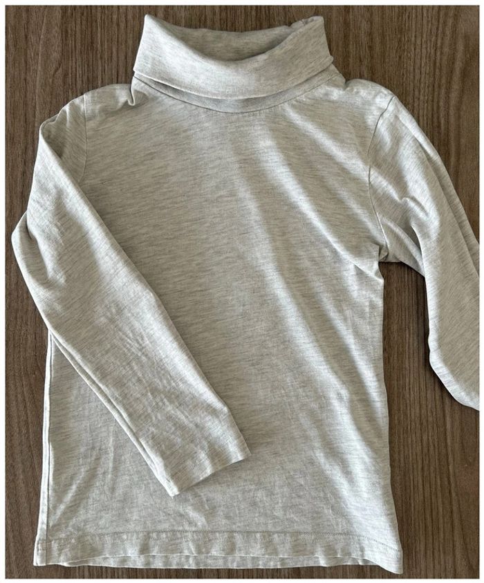 Pull col roulé léger - taille 6 ans - en très bon état