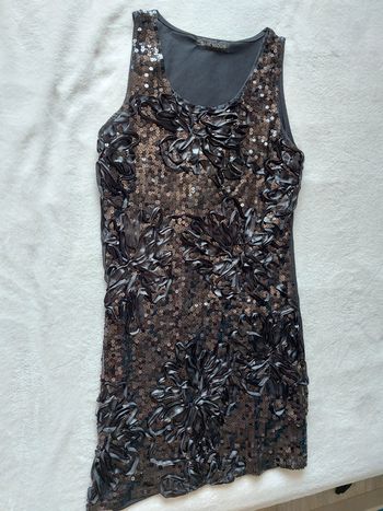 Robe noire strass et fleurs en relief taille M