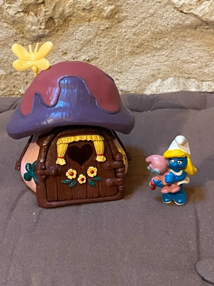 Maison de la Schtroumpfette + une figurine Schleich