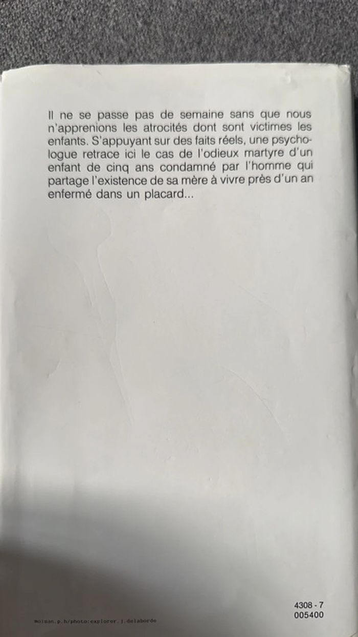 L’enfant dans le placard - photo numéro 2