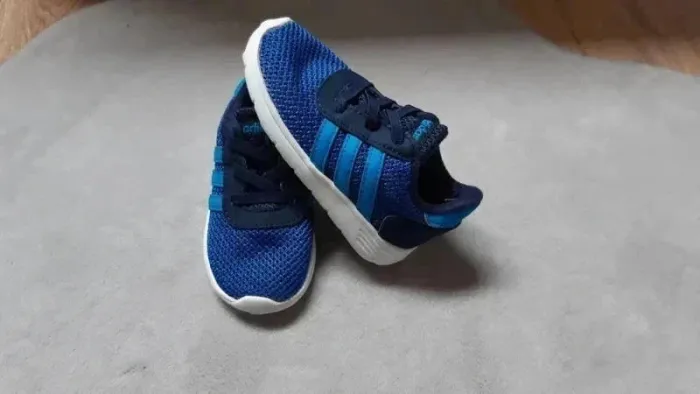 Chaussures / baskets adidas "lite racer" pointure 23 état neuves