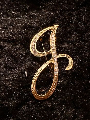 Broche lettre J