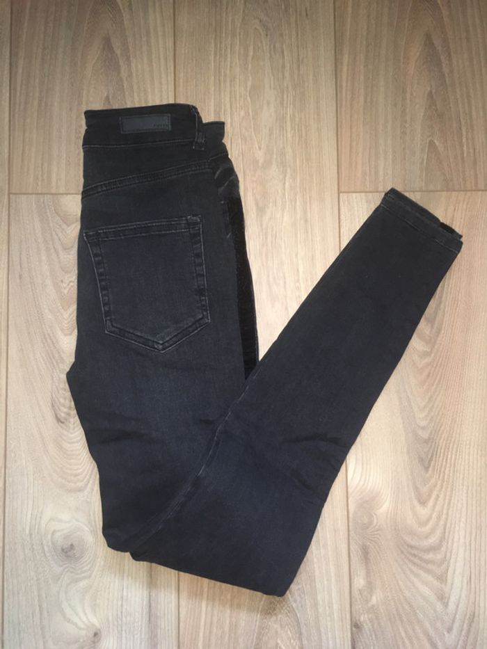 Jeans skinny noir taille haute pieces s neuf - photo numéro 3